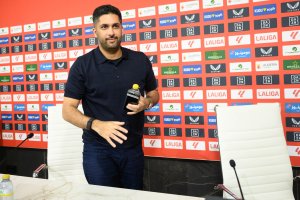 Mohammed Al-Khereiji, en la sala de prensa del Estadio de los Juegos Mediterráneos.