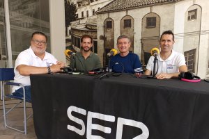 El alcalde de Adra, Manuel Cortés, y el edil de Seguridad Ciudadana, José Crespo, en su entrevista junto a Alfredo Casas y Fran García.