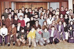 Alumnos del colegio Madre de la Luz de 1975. El centro, junto a la Carretera de Ronda, funcionaba también como Escuela Hogar.