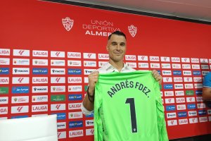 Andrés Fernández (38 años) ha firmado con el Almería para llevarlo a Primera.