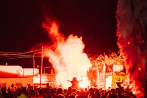Una celebración pasada de la 'Noche de las velas' en Rodalquilar.