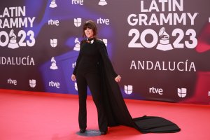 La cantante Vanesa Martín posa durante el photocall previo a la gala de entrega de los Latin Grammy 2023, en el Palacio de Congresos de Sevilla, a 16 de noviembre de 2023, en Sevilla, Andalucía (España). Sevilla acoge hoy la 24ª edición de los Grammy Latinos, galardones que reconocen la excelencia artística y técnica de la música iberoamericana. Es la primera vez desde el año 2000 en que los Latin Grammy se celebran fuera de Estados Unidos y también en que la entrega de premios se emite internacionalmente. La gala se puede seguir a través de La 1 y RTVE Play.

Rocío Ruz / Europa Press
16/11/2023