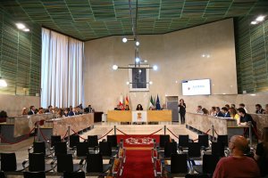 Vista general del Pleno del Ayuntamiento de Almería