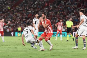 Leo Baptistao se desespera en el Almería-Albacete que acabó 4-4.