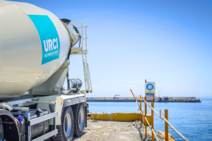 Un camión de Urci en el Muelle de Pechina de la capital.