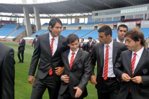 190511 DEPORTES FUTBOL LFP FOTO OFICIAL DE LA UD ALMERIA VESTIDOS CON TRAJE DE LA EMPRESA DROP EN EL ESTADIO DE LOS JUEGOS MEDITERRANEOS EN LA FOTO ULLOA PIATTI PELLERANO JUANITO Y BERNARDELLO