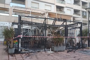 La terraza del Bar Bahía ha quedado totalmente calcinada.
