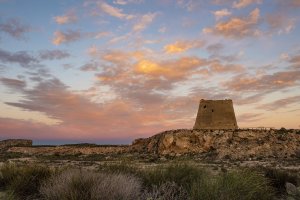 La torre de Mesa Roldán, guardián de la costa de Cabo de Gata.