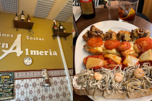 Taberna Almería, junto a sus famosos chérigans.