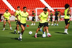 La presencia de Chumi en el once es una incógnita.