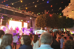 Un momento en el baile de las fiestas de Lucainena.