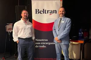 Carlos Beltrán y José Montes, comerciales de la firma.