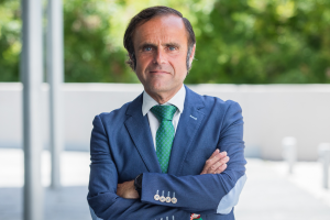 Valeriano Díaz, director general de ALSA en la Zona Mediterránea, defiende una Almería más verde y conectada a través del transporte público.