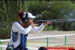 María José González nunca falla en los campeonatos de tiro.