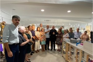 Asistentes a la inauguración.