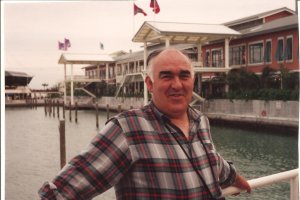 José Antonio Picón García nació en Alhama de Almería en 1939.