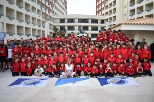La Escuela Municipal de Fútbol de Roquetas de Mar, una gran familia con más niños y niñas cada temporada.