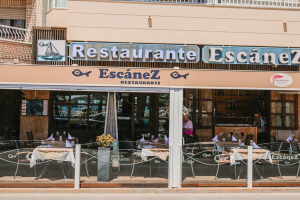 La mítica fachada del restaunte Escánez en Garrucha.