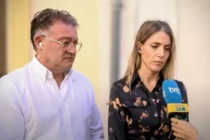 La cuñada de Antonio Campos y el alcalde de Berja José Carlos Lupión hablan para TVE.