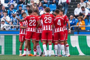 La celebración del gol de Federico Bonini en la primera parte después de un córner botado por Nico Melamed.