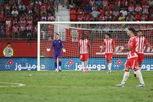 La defensa del Almería ha mejorado y está lista para dejar la portería a cero en casa.