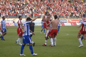 El ascenso de 2007 llegó después de casi tres décadas sin ver fútbol profesional en Almería.