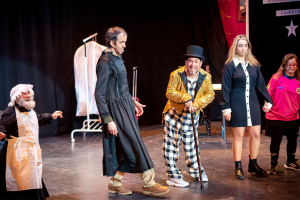 Parte del gran elenco de ‘Campeones 2’ en el escenario.