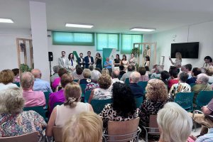 Loles López inaugura el Centro de Participación Activa de Adra.