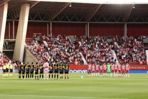 Minuto de silencio a la memoria de un profesional de la comunicación.