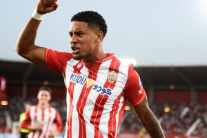 El lateral rojiblanco estalla de alegría con su primer gol con la rojiblanca.