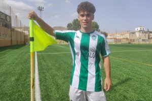 Joan con LA VOZ después del Huércal-Español del Alquián.