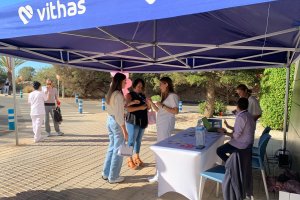 La carpa del Día Mundial Contra el Cáncer del Hospital Vithas Almería el año pasado.