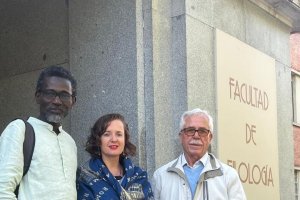 Virginia Fernández en la Universidad Complutense de Madrid con Ismael Diadié y Jesús Fernández.
