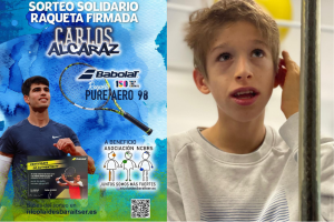 Izquierda, cartel del sorteo de la raqueta de Carlos Alcaraz. Derecha, Rafael, uno de los tres almerienses diagnosticados con el síndrome de Nicolaides-Baraitser.