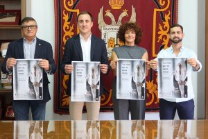 Presentación del cartel de la obra 'La Reina que no quiso reinar'.
