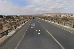 Carretera A-1000 entre Huércal de Almería y Viator.