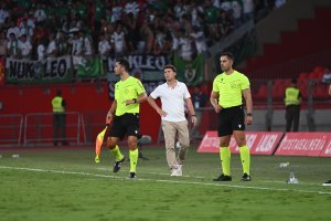 El entrenador no se queja y la afición está harta de los arbitrajes.