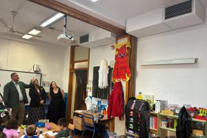 Instalación de aires acondicionados en centros educativos.