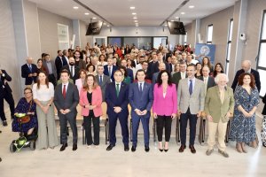 Foto de familia de la inauguración de las jornadas de la UAL en el LX aniversario de la Segunda Generación Andalucista.