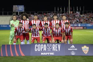 El once del Almería en el Artés Carrasco de Lorca.