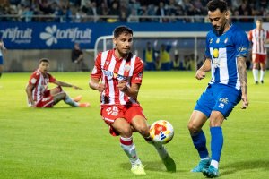 Lucas Robertone fue de menos a más en el partido frente al Lorca, siendo sustituido en la segunda mitad.