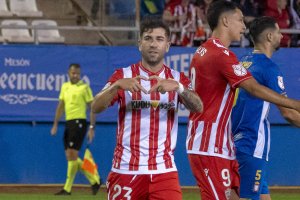 Embarba celebra su gol en el Artés Carrasco ante el Lorca en la Copa del Rey.