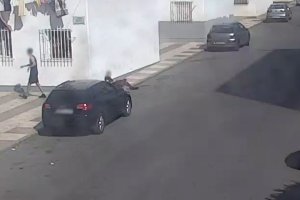 Abandonan en la calle el cuerpo de un drogadicto fallecido en un narcopiso de Roquetas de Mar.
