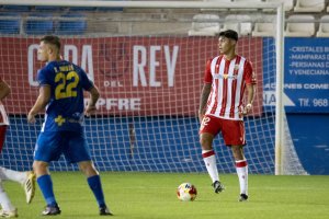 El central zurdo está em dinámica del primer equipo dando la talla.