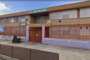 Colegio de El Puche, en cuyo patio se ha originado el incendio.