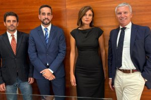 Parte del departamento mercantil de Lealtadis Abogados, en su sede de Almería , referente nacional en la aplicación de la Ley de Segunda Oportunidad.