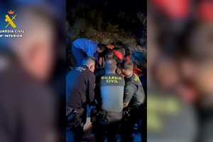 Agentes de la Guardia Civil durante la operación.