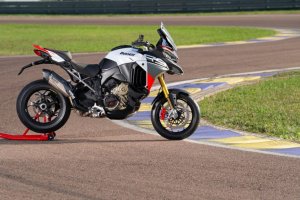 Espectacular Ducati Multistrada V4 RS 2025.