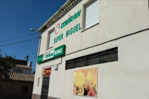 Miguel se jubila y puede dejar sin tienda a los vecinos de su pueblo.