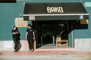 Las fundadoras de Bako Pastry, Inma y Adriana, en Huércal de Almería